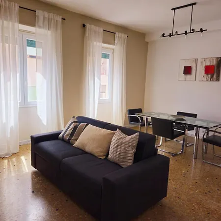 Apartment Casakico Elegante 2-bdr Metro 10 Min Colosseo Rome