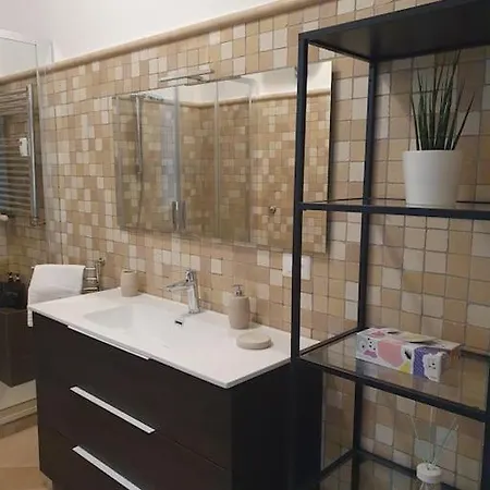 Apartment Casakico Elegante 2-bdr Metro 10 Min Colosseo Rome