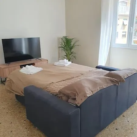 Casakico Elegante 2-bdr Metro 10 Min Colosseo Roma