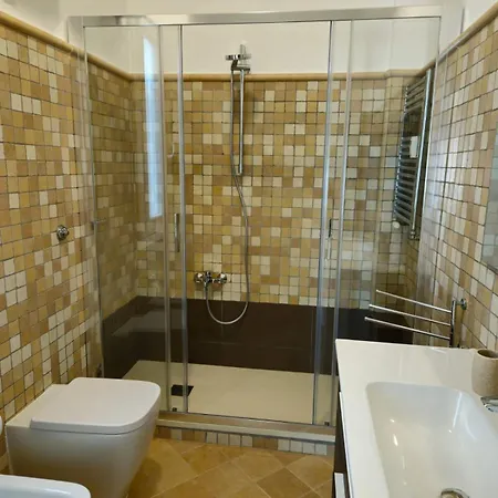 Casakico Elegante 2-bdr Metro 10 Min Colosseo * Roma